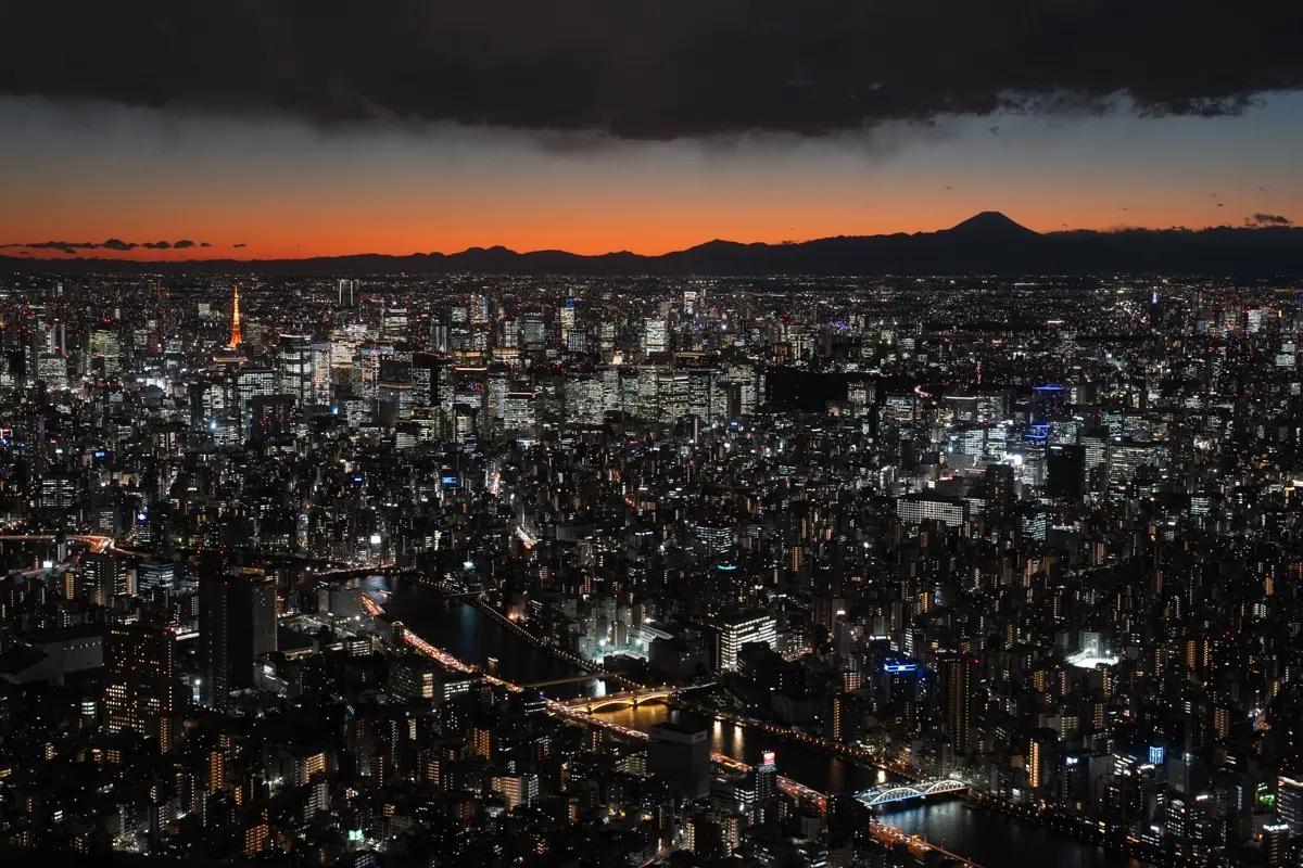 ジェネ変換で雲をマジックアワーの空に変える前の作例