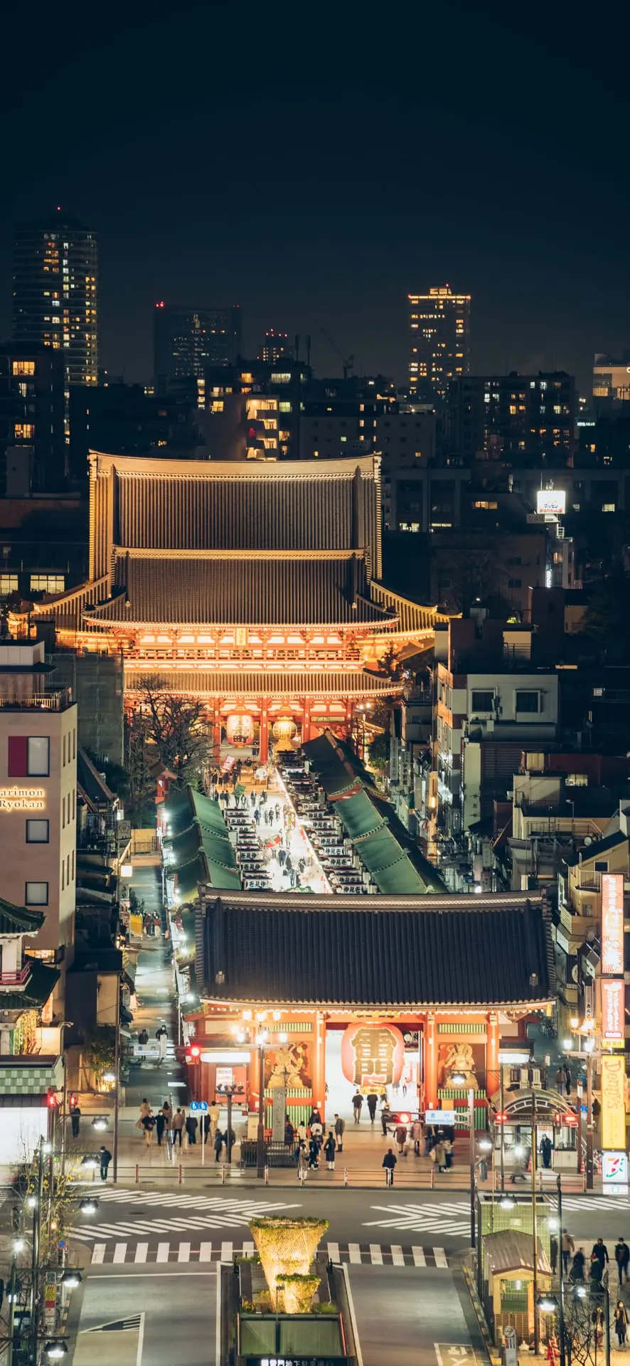 燈光璀璨的淺草寺