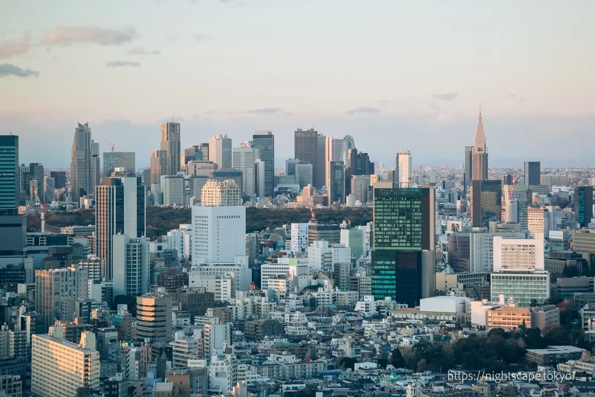 新宿方面的街景