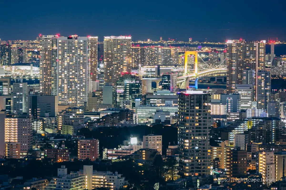 從空中酒廊眺望彩虹大橋