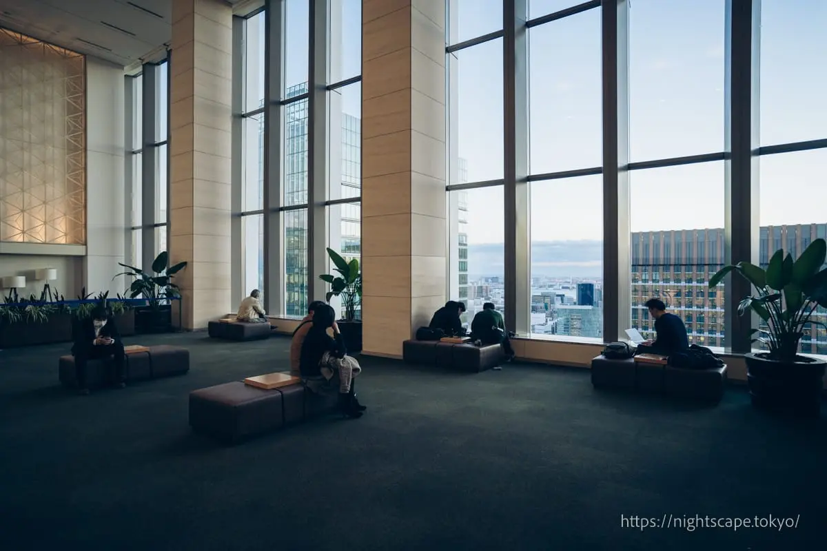 Atmosphere of Marunouchi Building 35th floor observation floor (day)