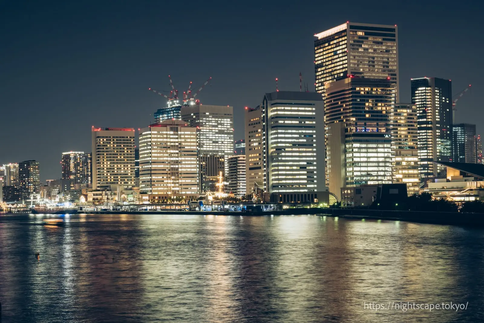 从筑地大桥眺望浜松町方面的大楼夜景