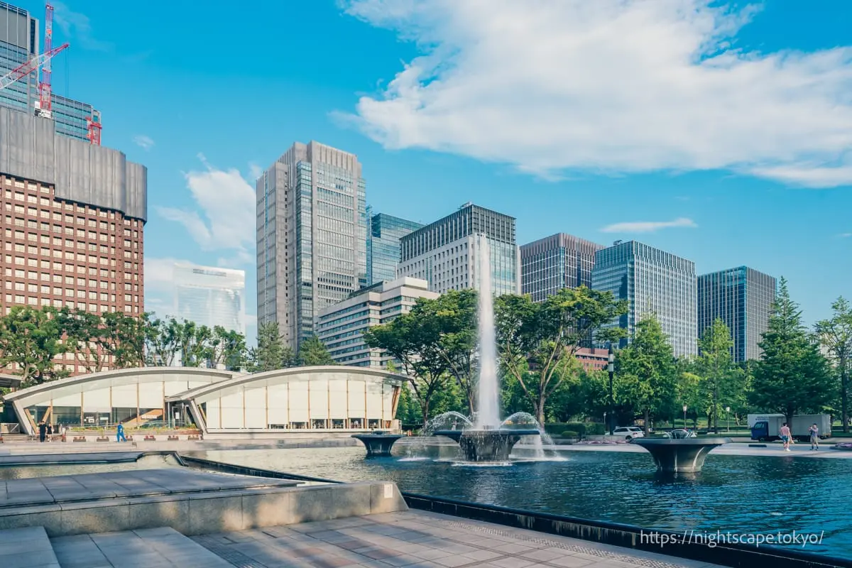 Wadakura Fountain Park atmosphere
