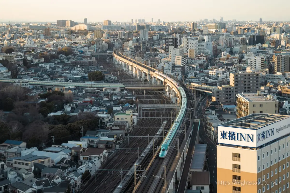 行駛中的都營荒川線電車