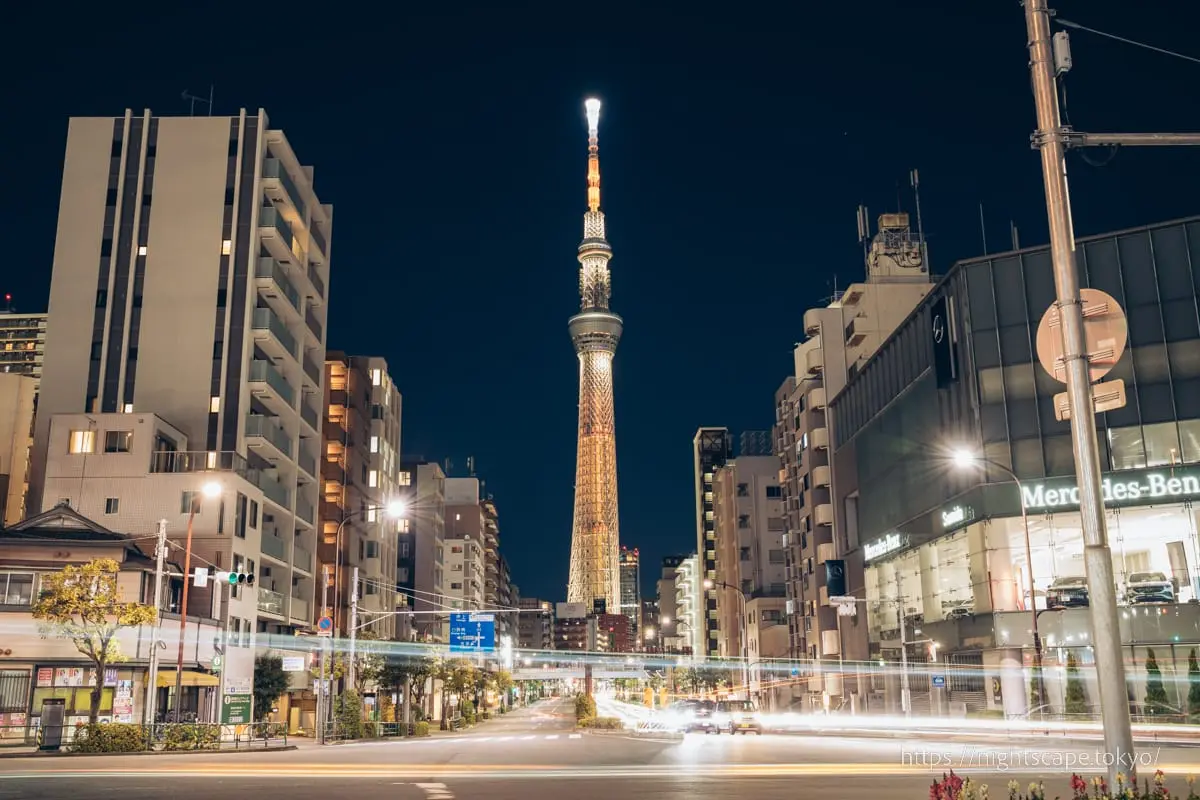 從駒形橋東詰交叉口眺望東京晴空塔