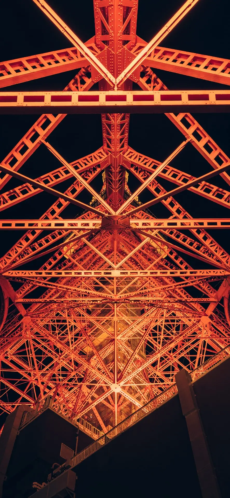 仰望東京鐵塔的景色