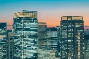 從東京都大都會丸之內飯店眺望的大樓夜景