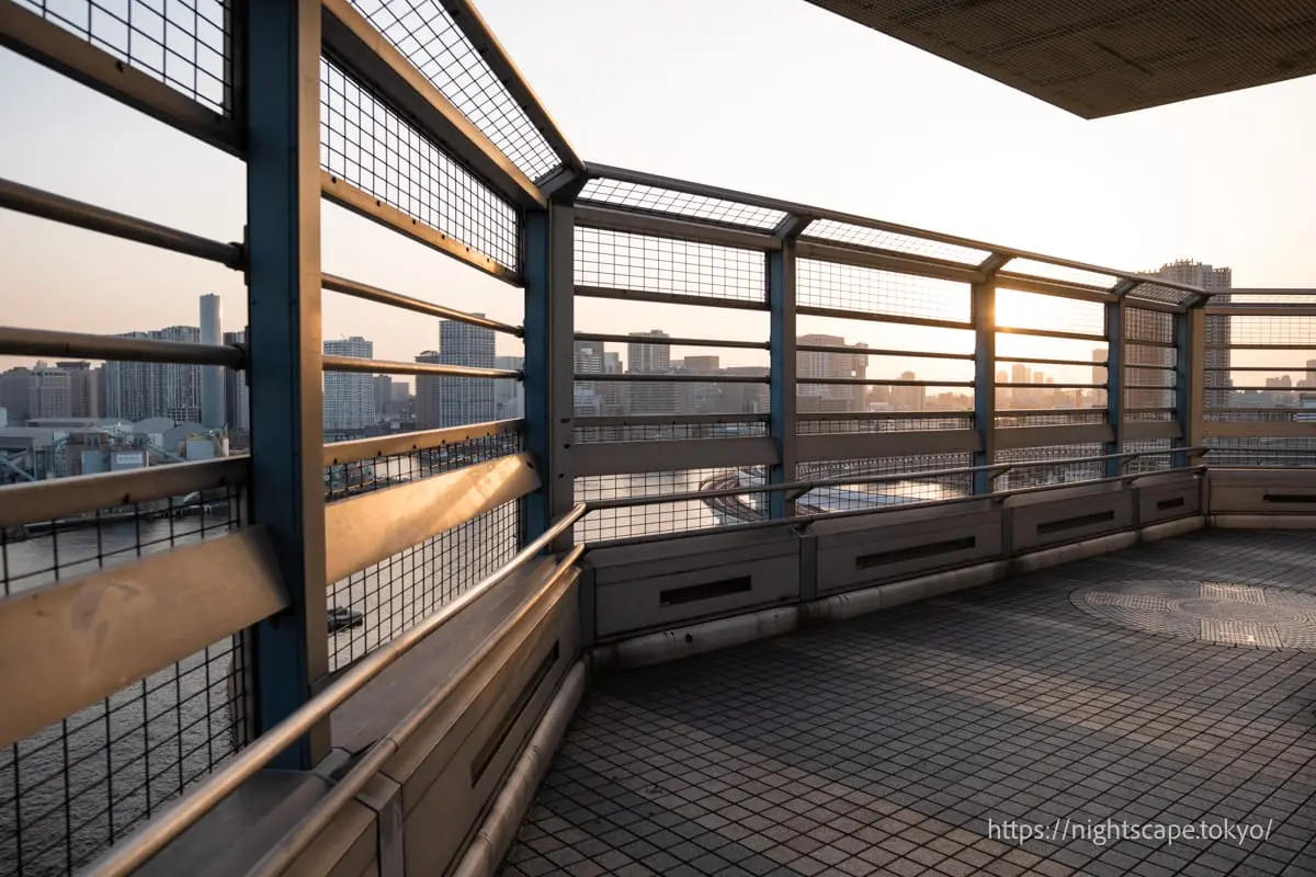 Photo spot at the middle of Rainbow Bridge walkway (South Route)