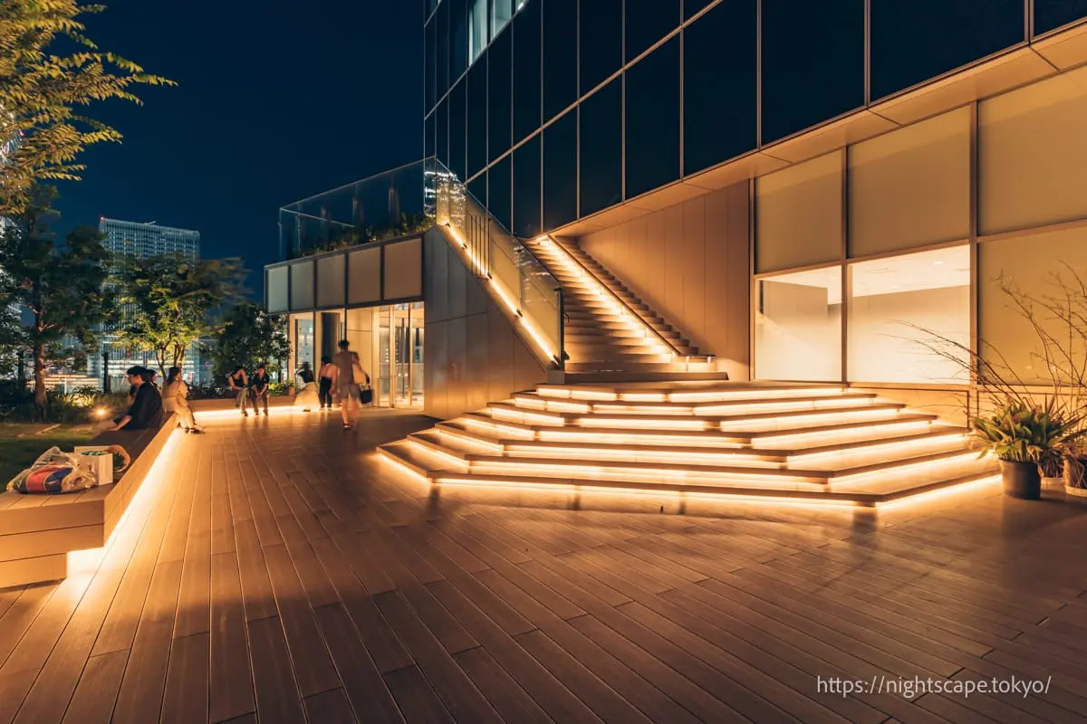 ROOFTOP PARK with impressive stylish indirect lighting