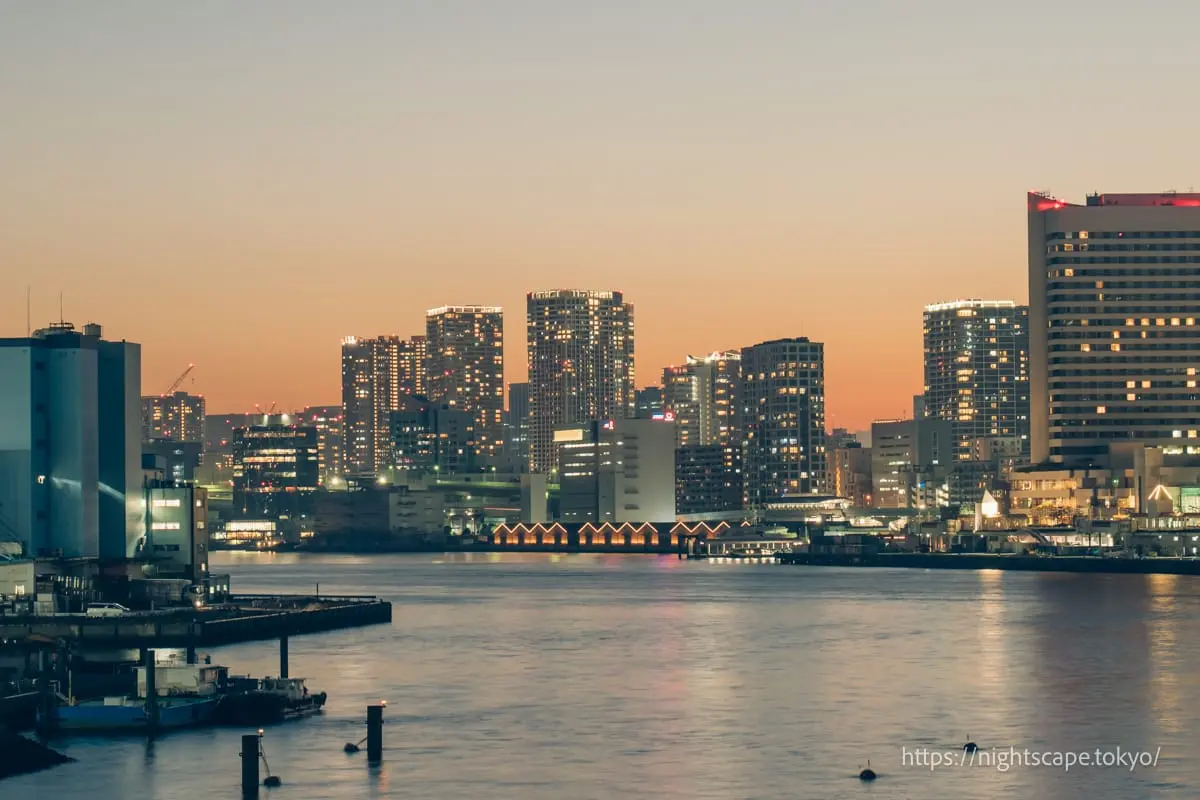 从筑地大桥眺望夕阳美景