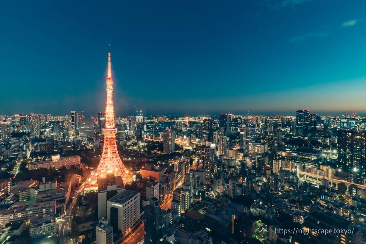 麻布台ヒルズ 展望台から眺める東京タワー