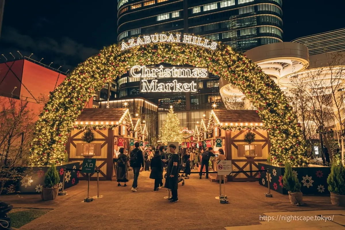 麻布台ヒルズのクリスマスマーケットの様子