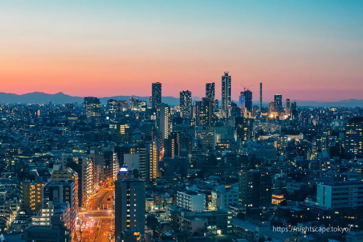 阳光60等建筑林立的池袋方向夜景