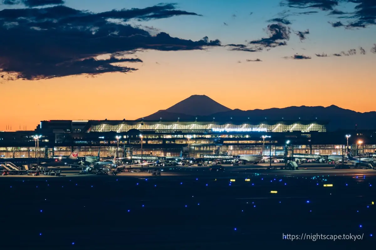 후지산과 하네다공항 제3터미널