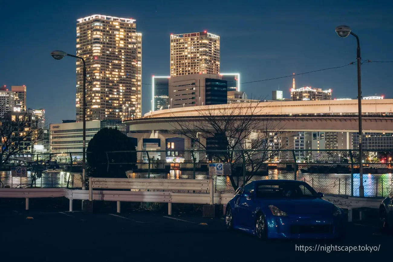 彩虹大橋環形橋與港區方面的夜景