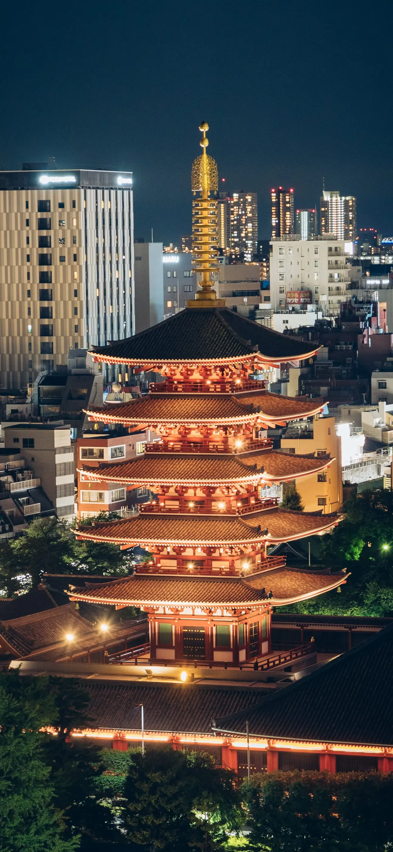 燈光璀璨的淺草寺五重塔