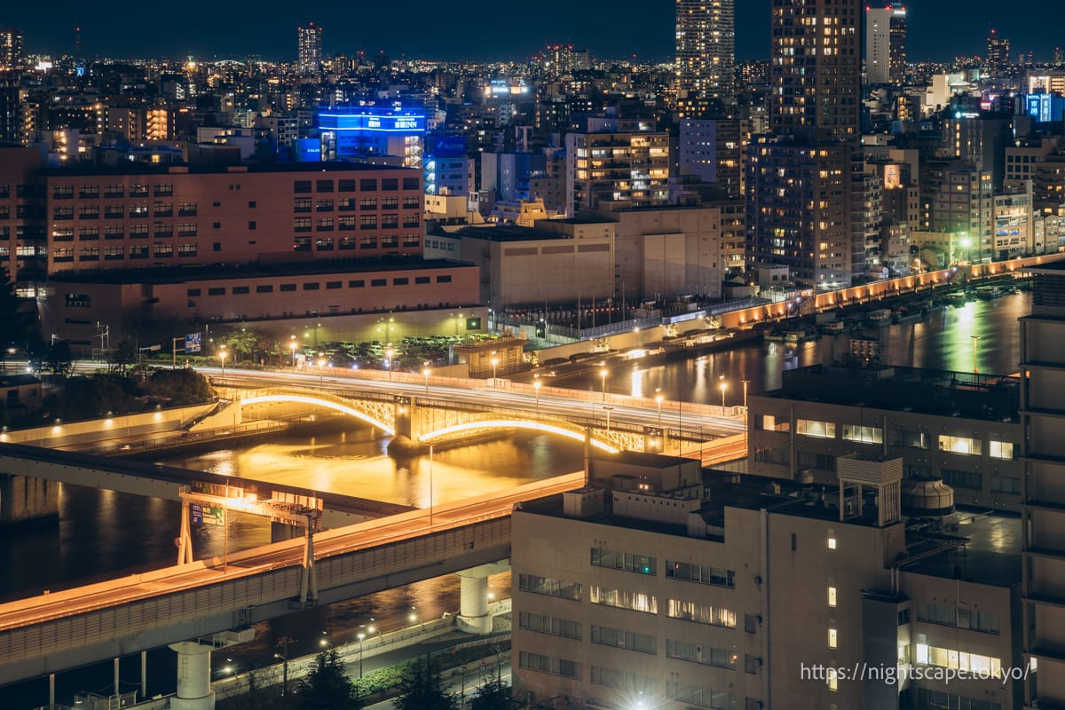 ライトアップされる蔵前橋
