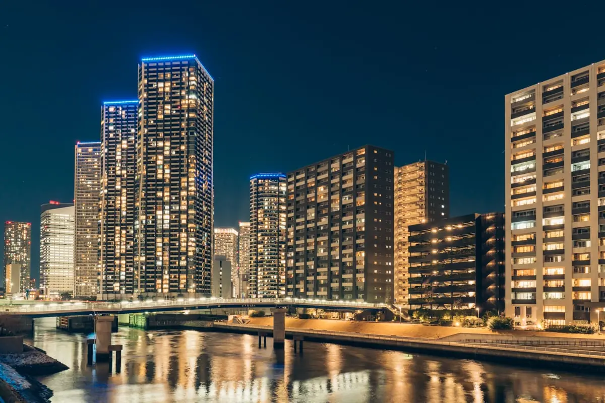 Asashio-kobashi Bridge with Duetour East Tower and West Tower