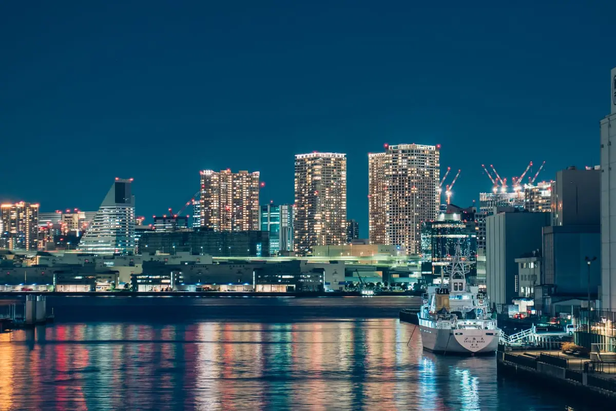 Night view of buildings in the Shibaura direction