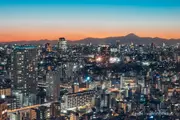 후지산과 아자부 주변 거리 풍경