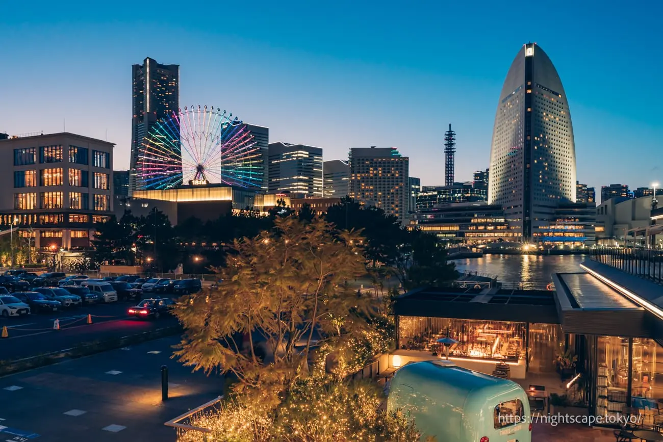 横浜ハンマーヘッドから眺めるみなとみらい方面の夜景
