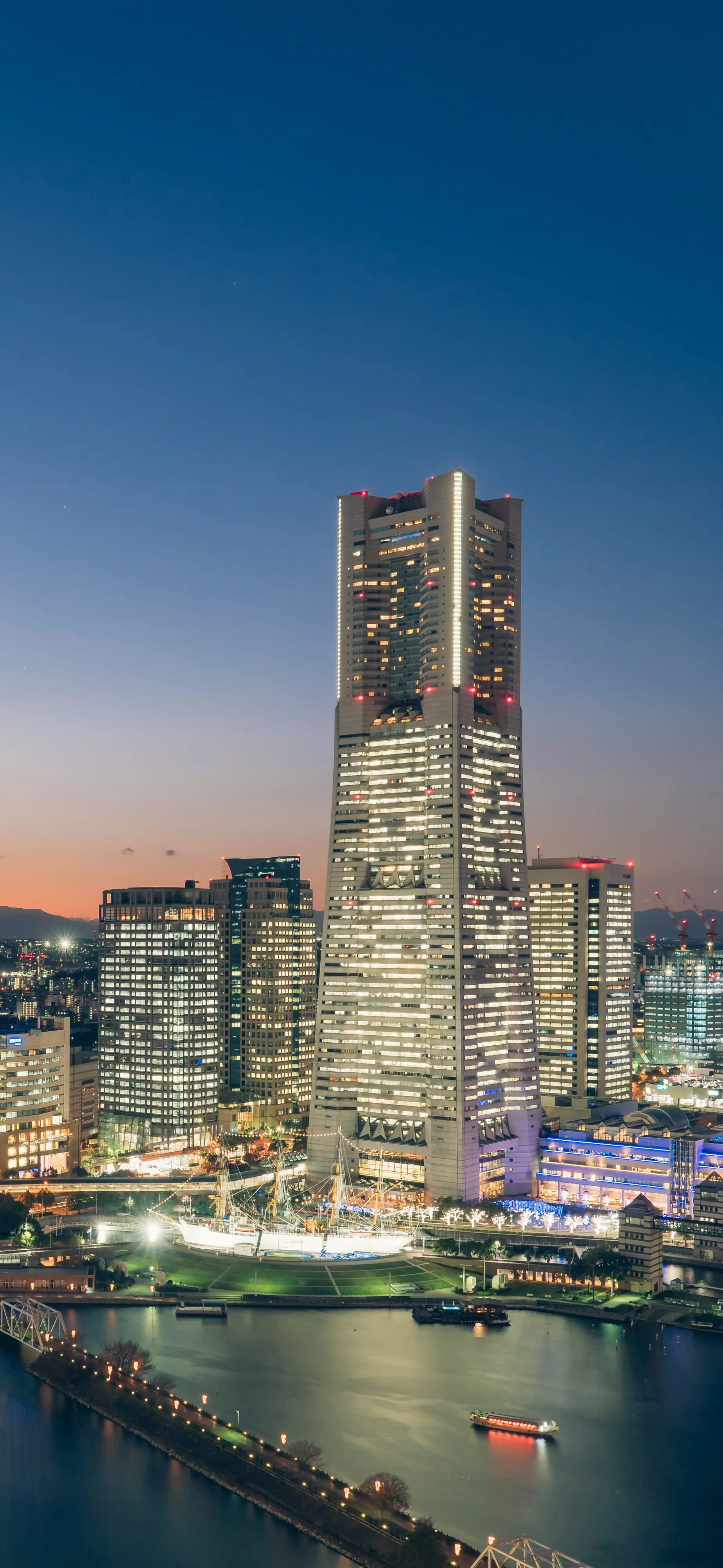 橫濱地標塔與港未來街景