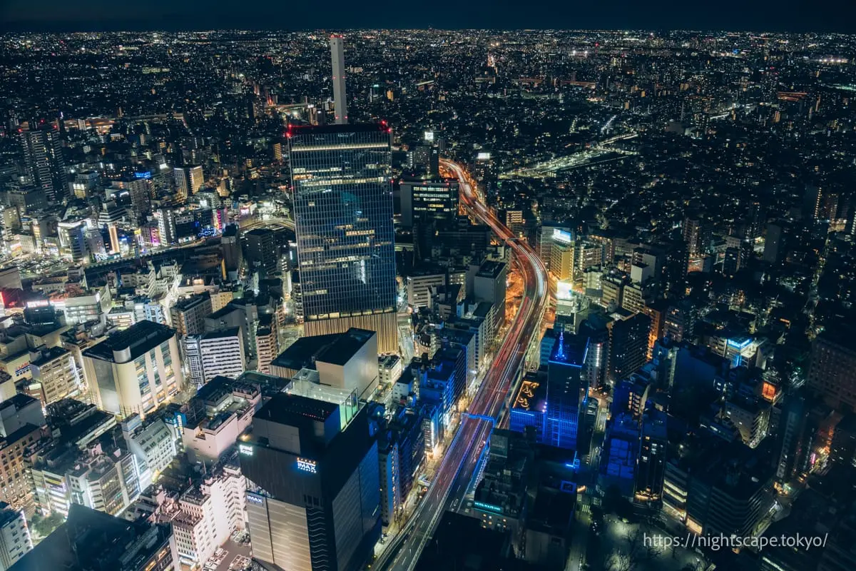 首都高速公路上來往車輛