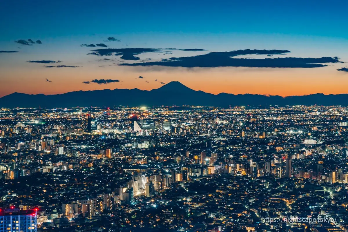 夕陽時分的富士山