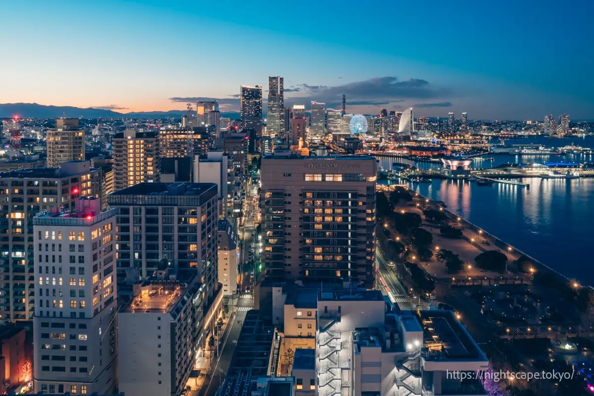 横浜マリンタワー展望台から見える夜景